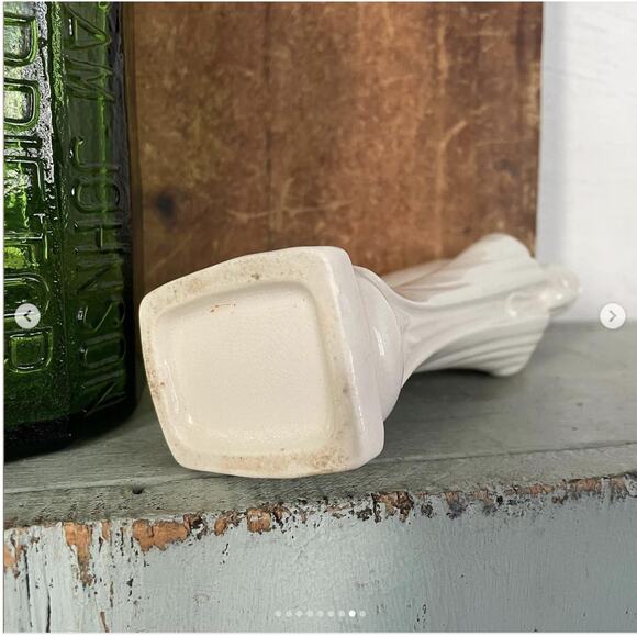 Vintage White Porcelain Ceramic Mother Mary Madonna Bud Vase Statue Crazing - Picture 8 of 9